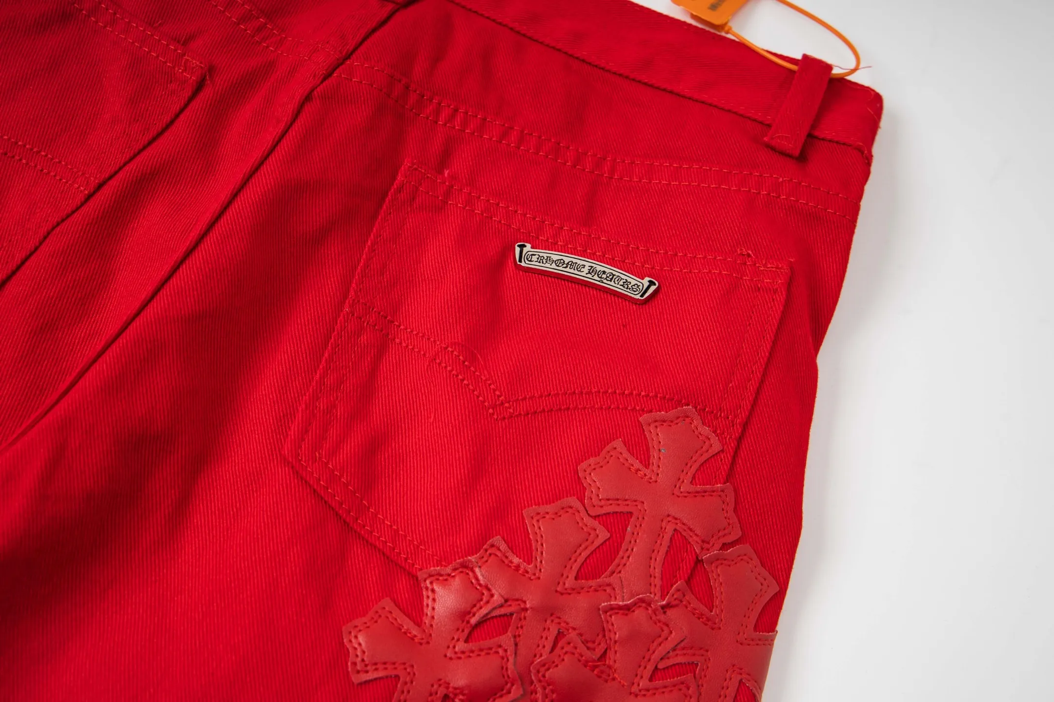 P270 💰 (Top version) CHROME HEARTS 25ss dopamine Chinese red cross leather washed jeans - Full of exploring the ultimate in fashion, Chrome Hearts' new Chrome Hearts pants not only present a unique style, the fresh ice blue color looks particularly youthful and energetic. The mid-high waist design is paired with a lazy and casual style, which not only shows long legs but also maintains a casual feel. It is a must-have fashion choice for trendy men and trendy women. Color: Dopamine Red Size: 28-30-32-34 (corresponds to S-M-L-XL)